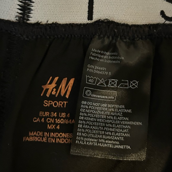 Black athletic shorts - Picture 2 of 2